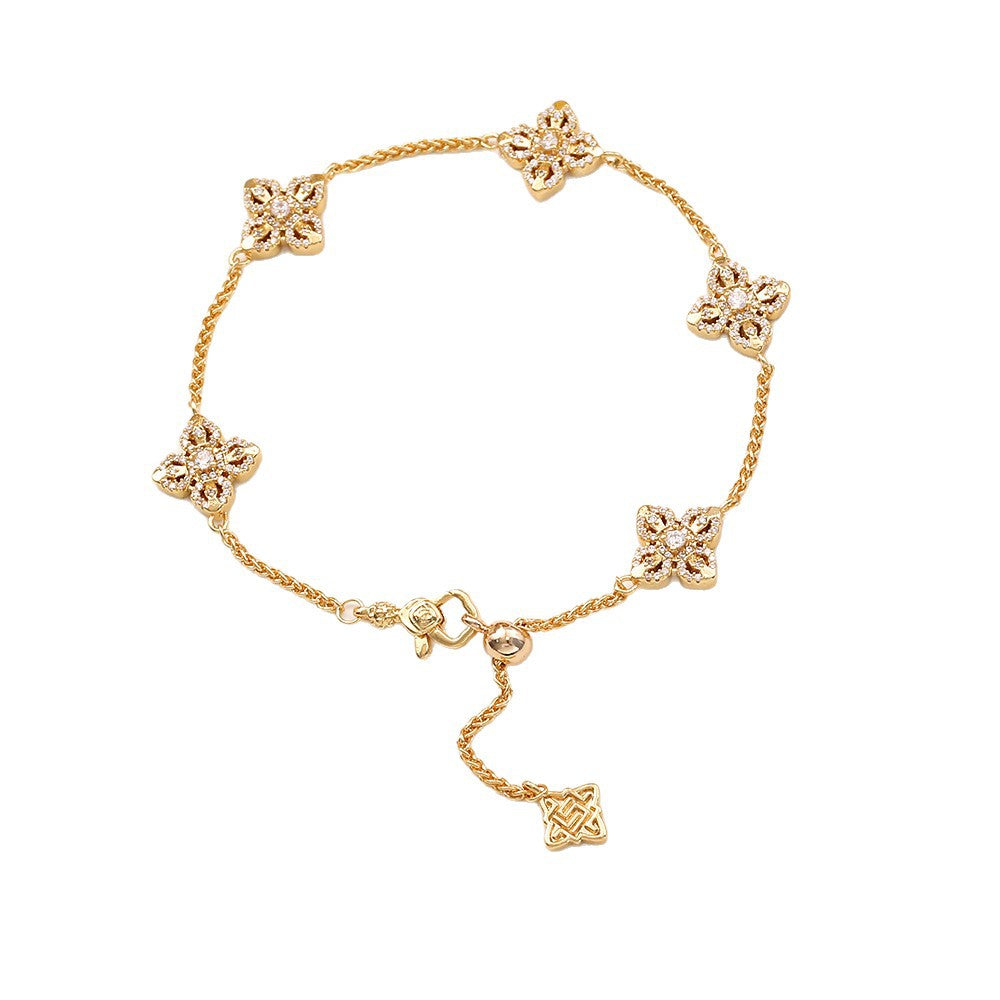 Women's Classic Style Super Flash Zircon Clover Light Luxury Bracelet