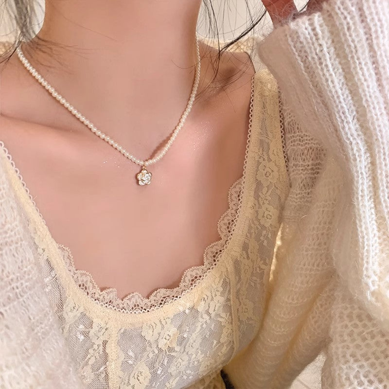 Women's High-grade Butterfly Pearl Style Niche Clavicle Chain Light Luxury Necklaces