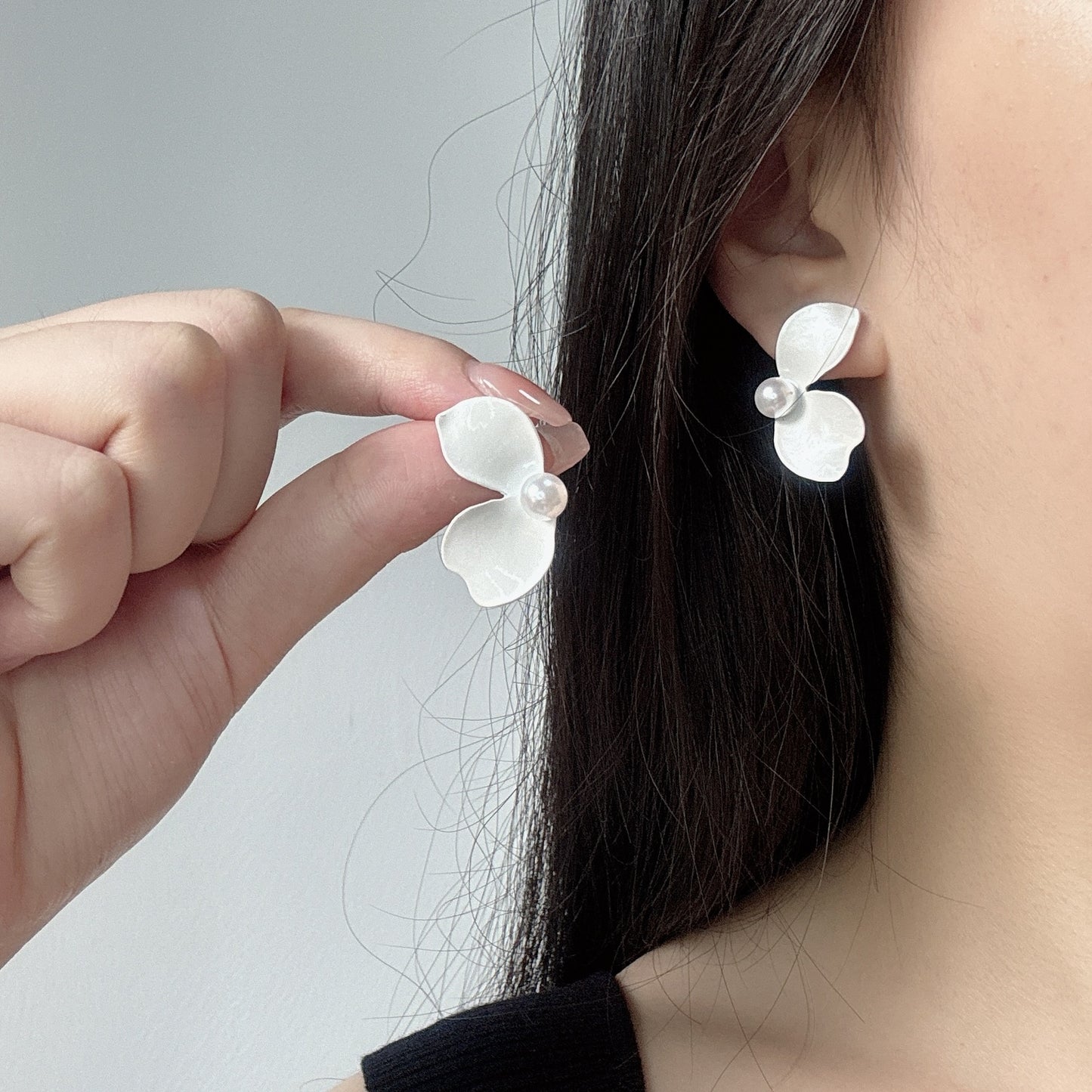 Women's Style Sweet Pearl Petal Fashion Design Light Luxury Earrings