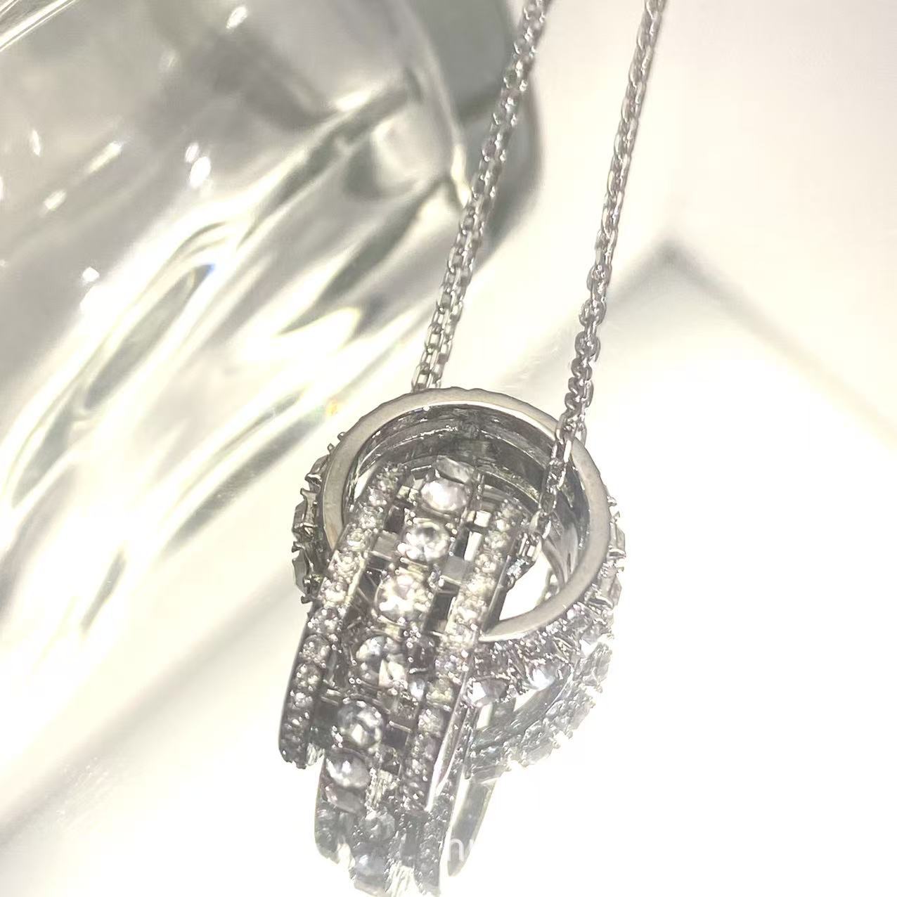 Pretty Crystal With Transfer Clavicle Shining Necklace