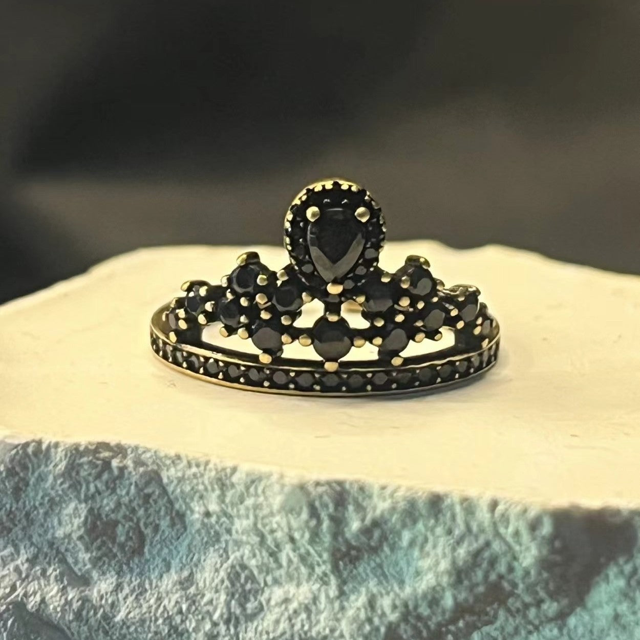 Black Zircon Super Flash Female Niche Exquisite Fashion Rings