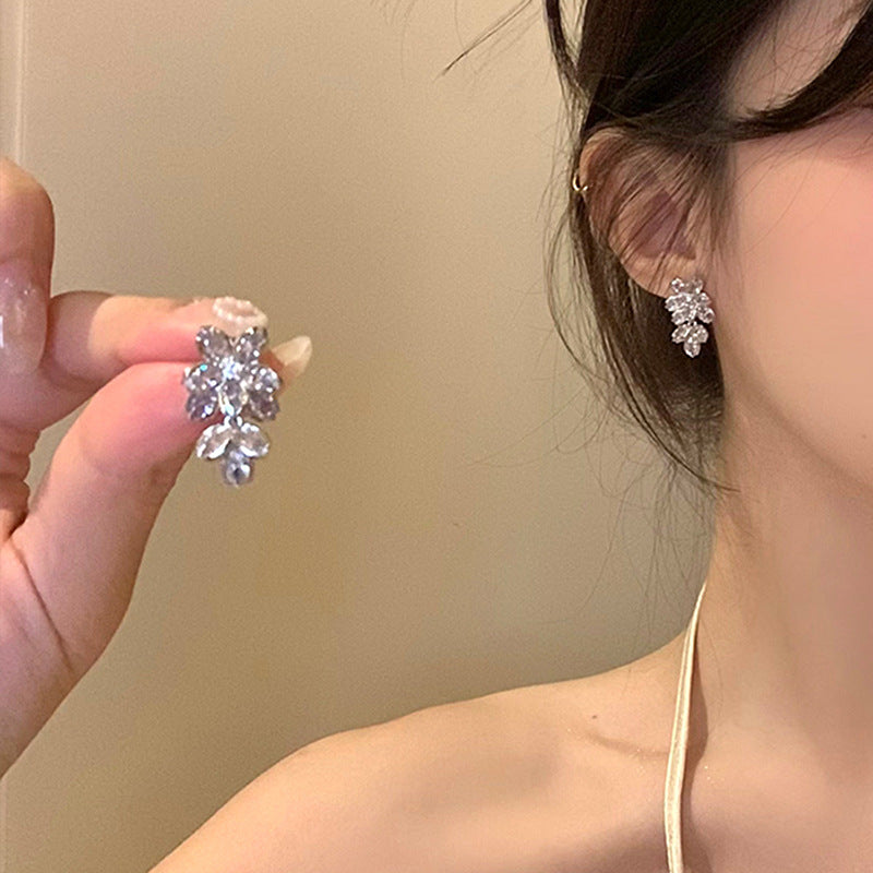 Women's Flower Tassel Light Luxury High-grade Exquisite Elegant Personalized Earrings