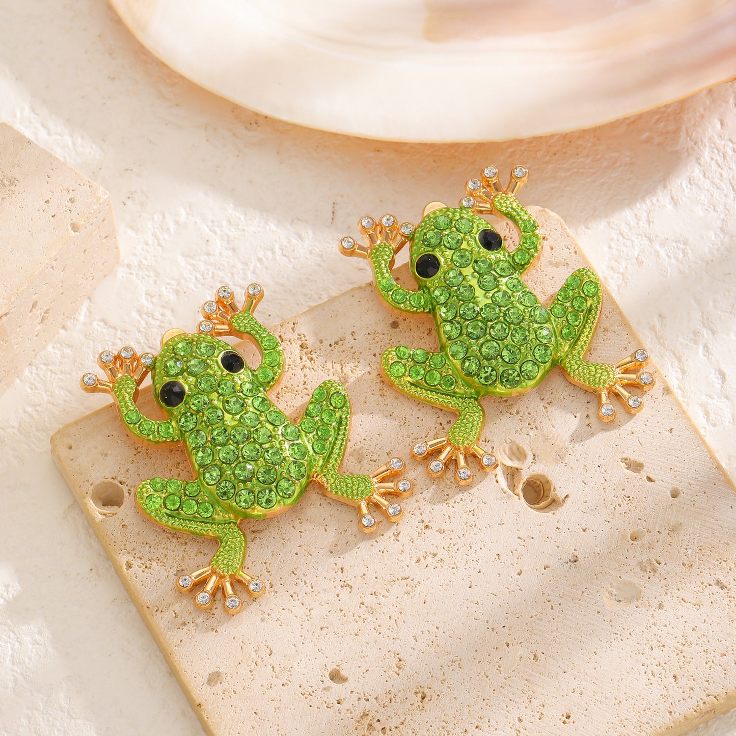 Women's Design Alloy Inlaid Zircon Imitation Pearl Frog Animal Stud Earrings