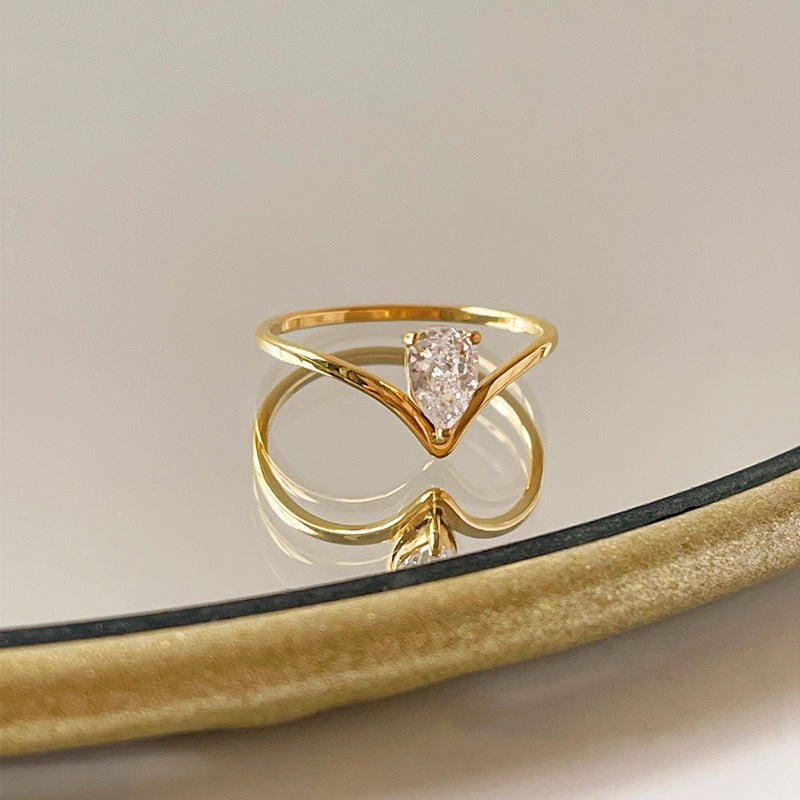 Women's V-shaped Water Drop Shining Zircon Fashion Ring
