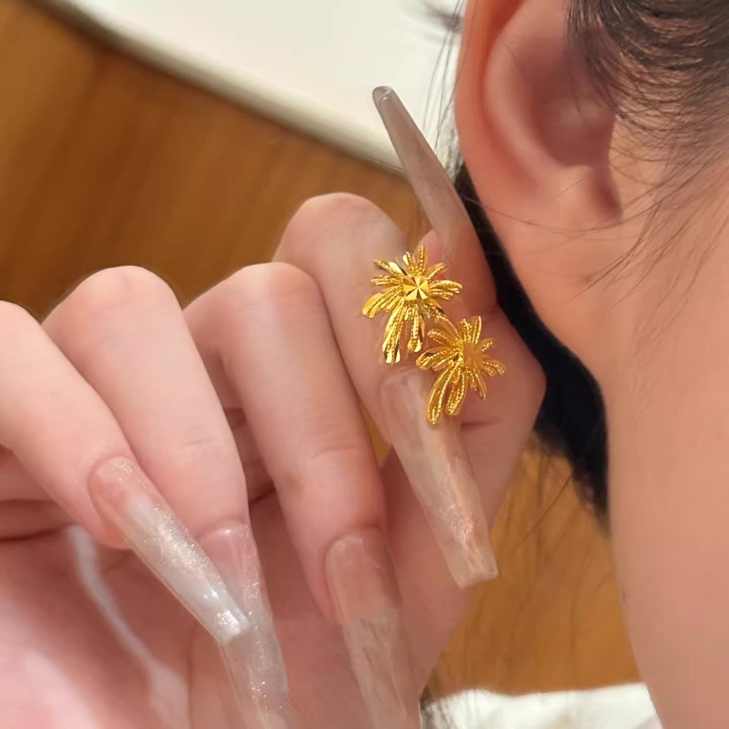 Women's Super Flash Gold Fireworks Advanced Light Luxury Necklace