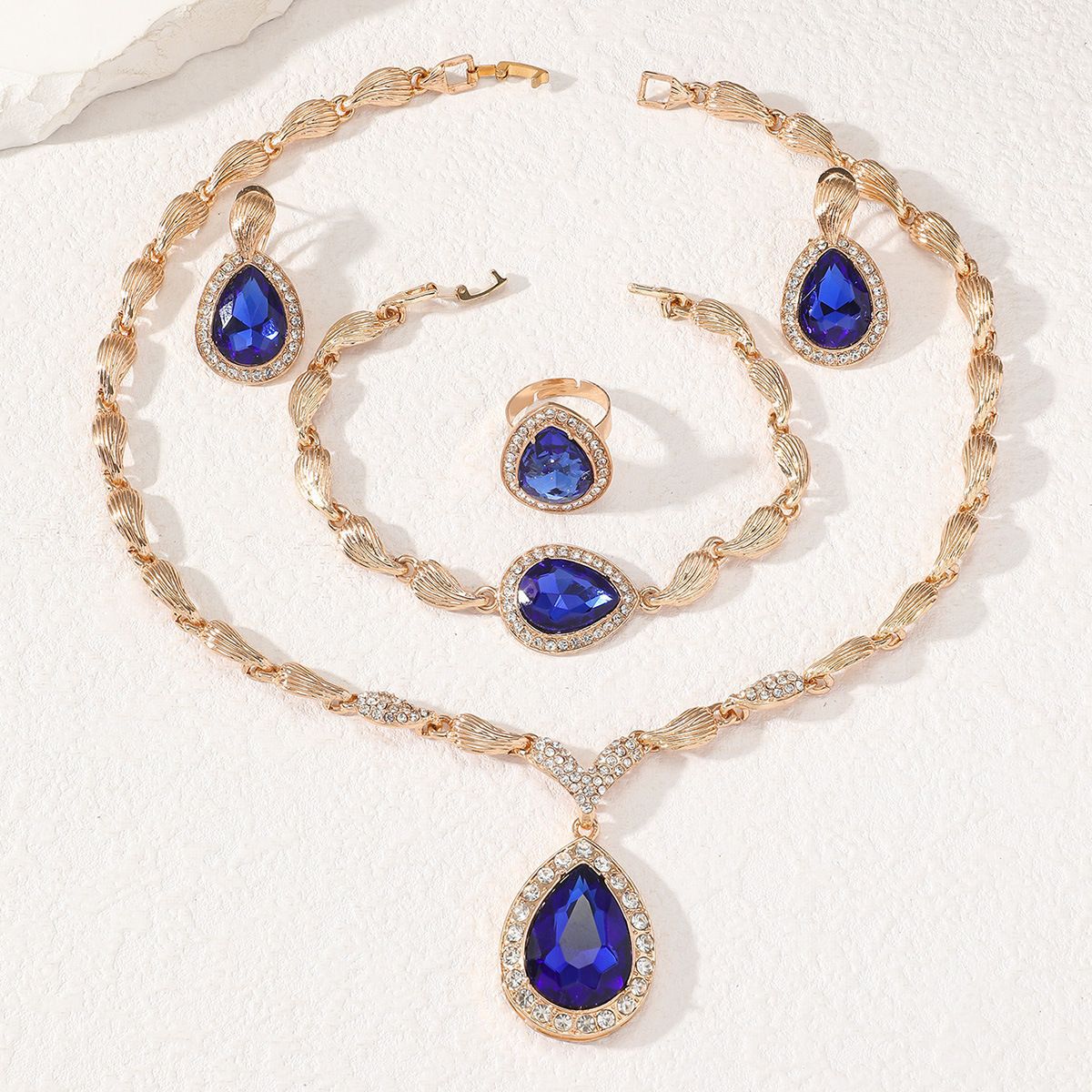 Trendy Classy Retro Fashion Suit Alloy Necklaces
