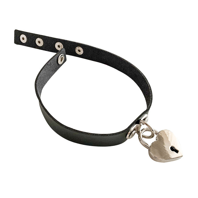 Exaggerated Peach Heart With Key Clavicle Chain Collar