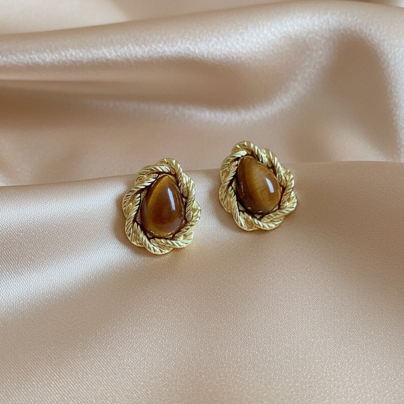Women's Special Interest Light Luxury High-grade Retro Style Stud Earrings