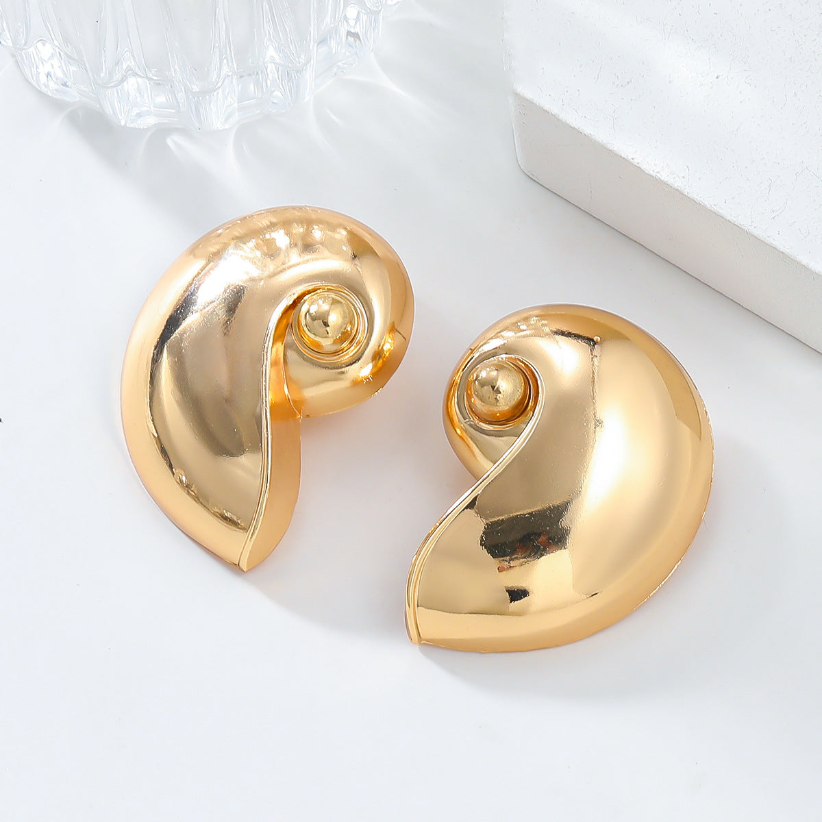 Women's Ocean Style Alloy Conch Exaggerated Glossy Earrings