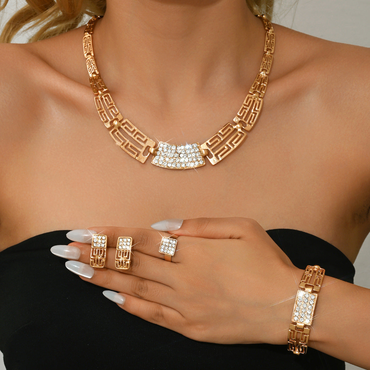 Environmental Retro Style Full Diamond Luxury Alloy Bracelets