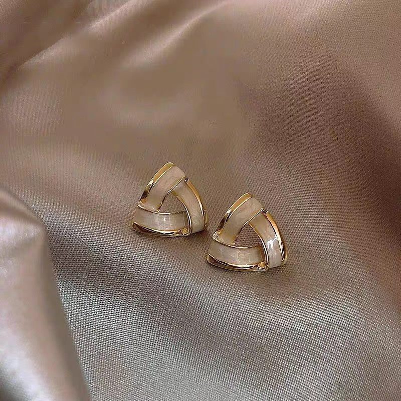 Women's Retro Affordable Luxury Gold High-grade Pearl Earrings