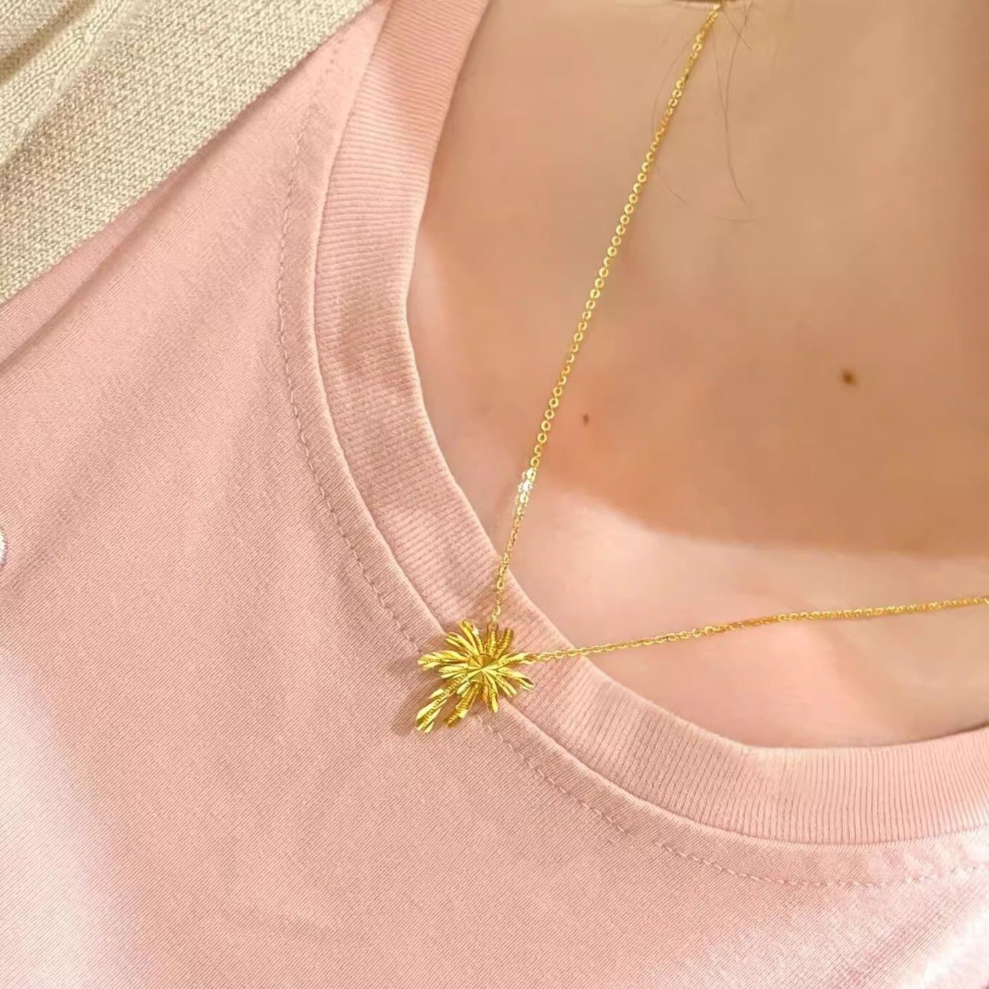 Women's Super Flash Gold Fireworks Advanced Light Luxury Necklace