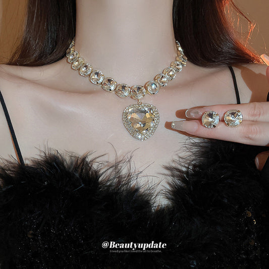 Stitching Diamond Love Heart Suite Exaggerated Design Clavicle Chain Light Necklaces