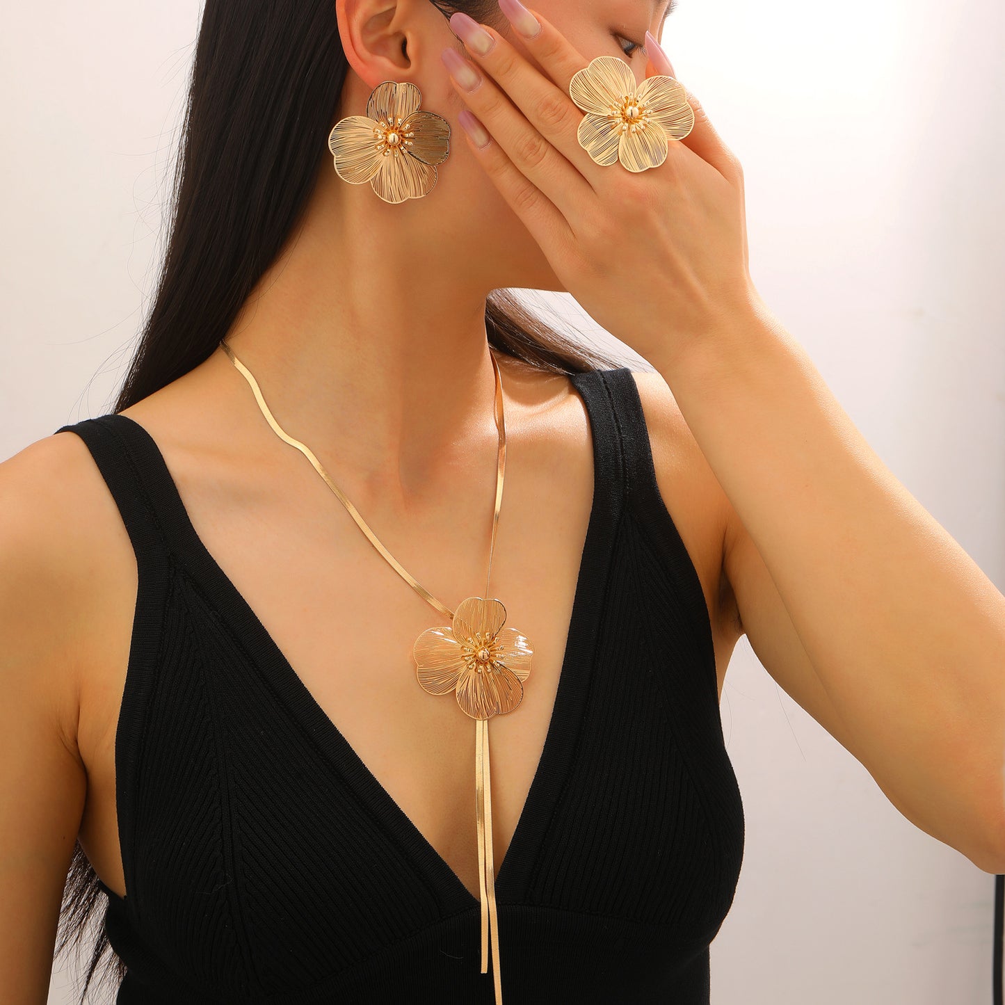 Golden Flower Ear Niche Advanced Design Jewelry Set