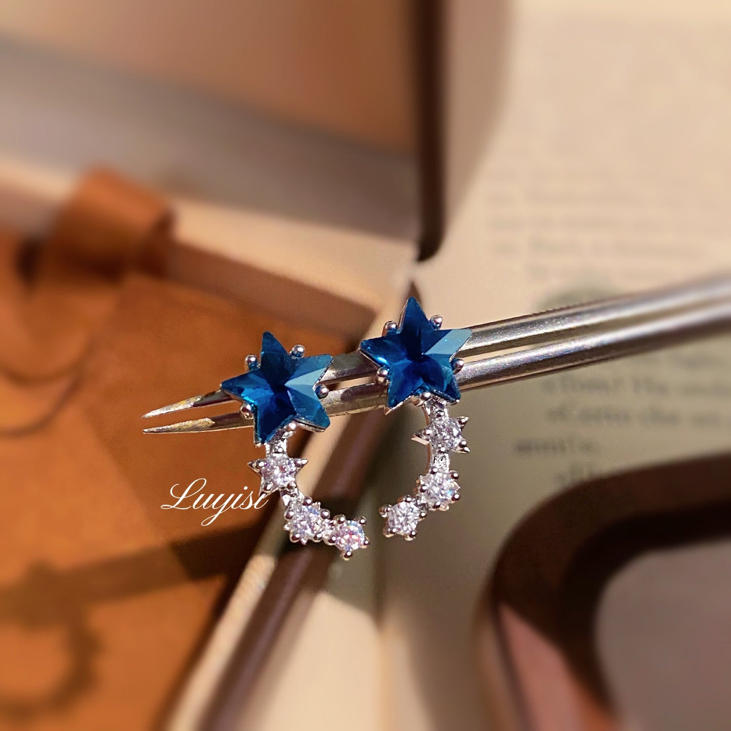 Women's Korean Style Giant Beauty Arc Zircon Fresh Blue Earrings