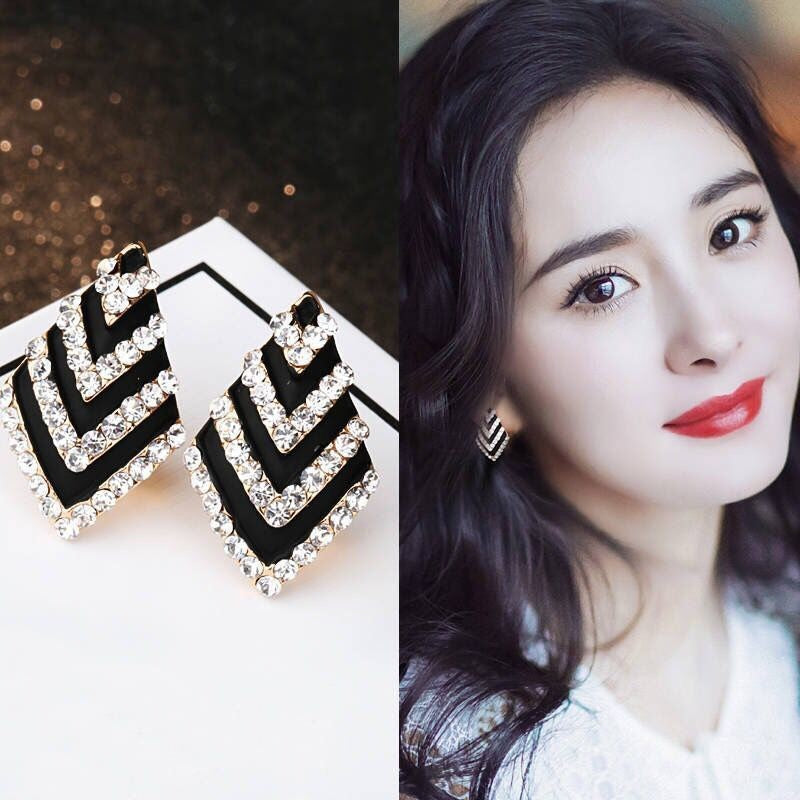 Women's Rhombus Stripe Diamond Versatile High-grade Temperament Stud Earrings