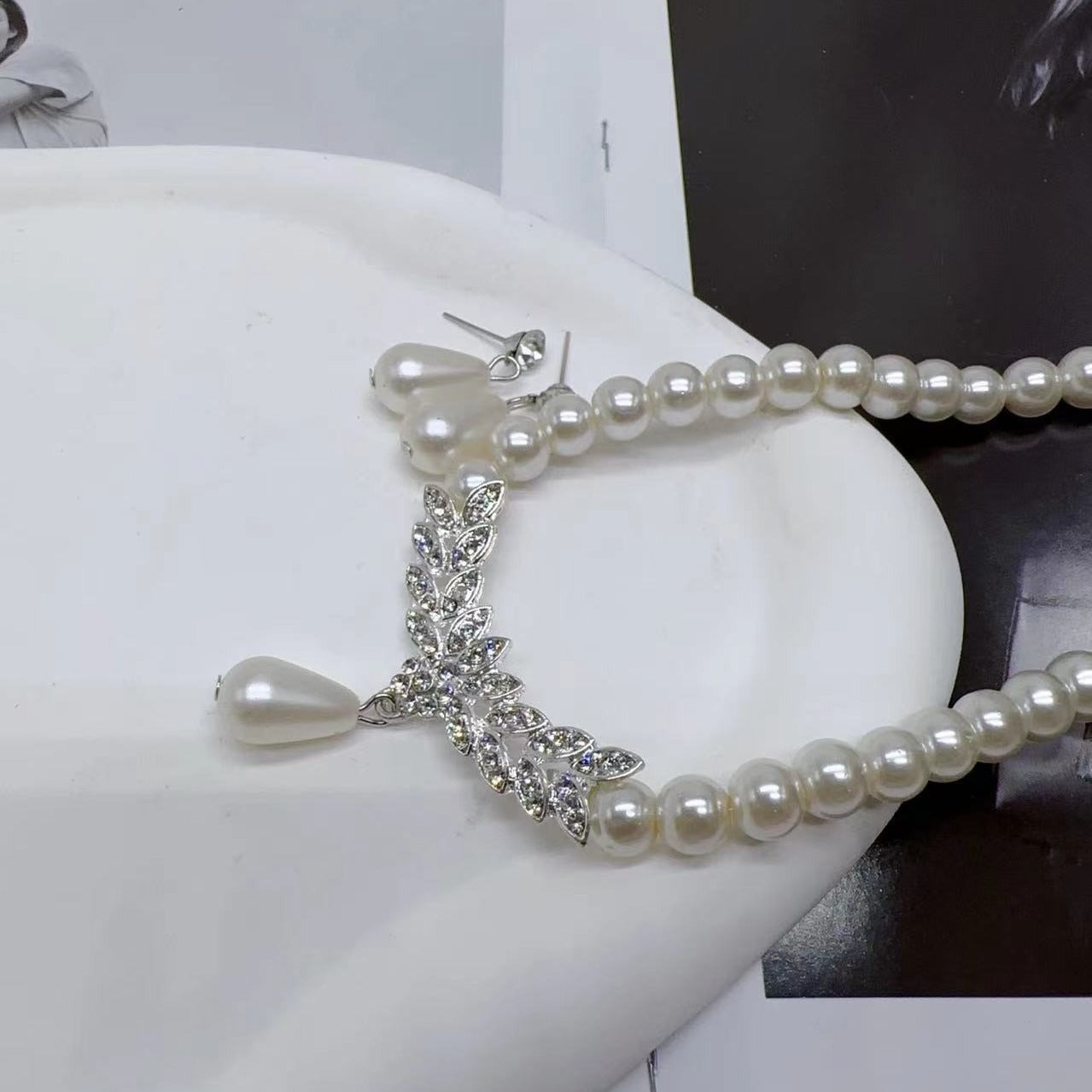 Pearl Jewelry Suit Diamond Rose Hollow Necklaces