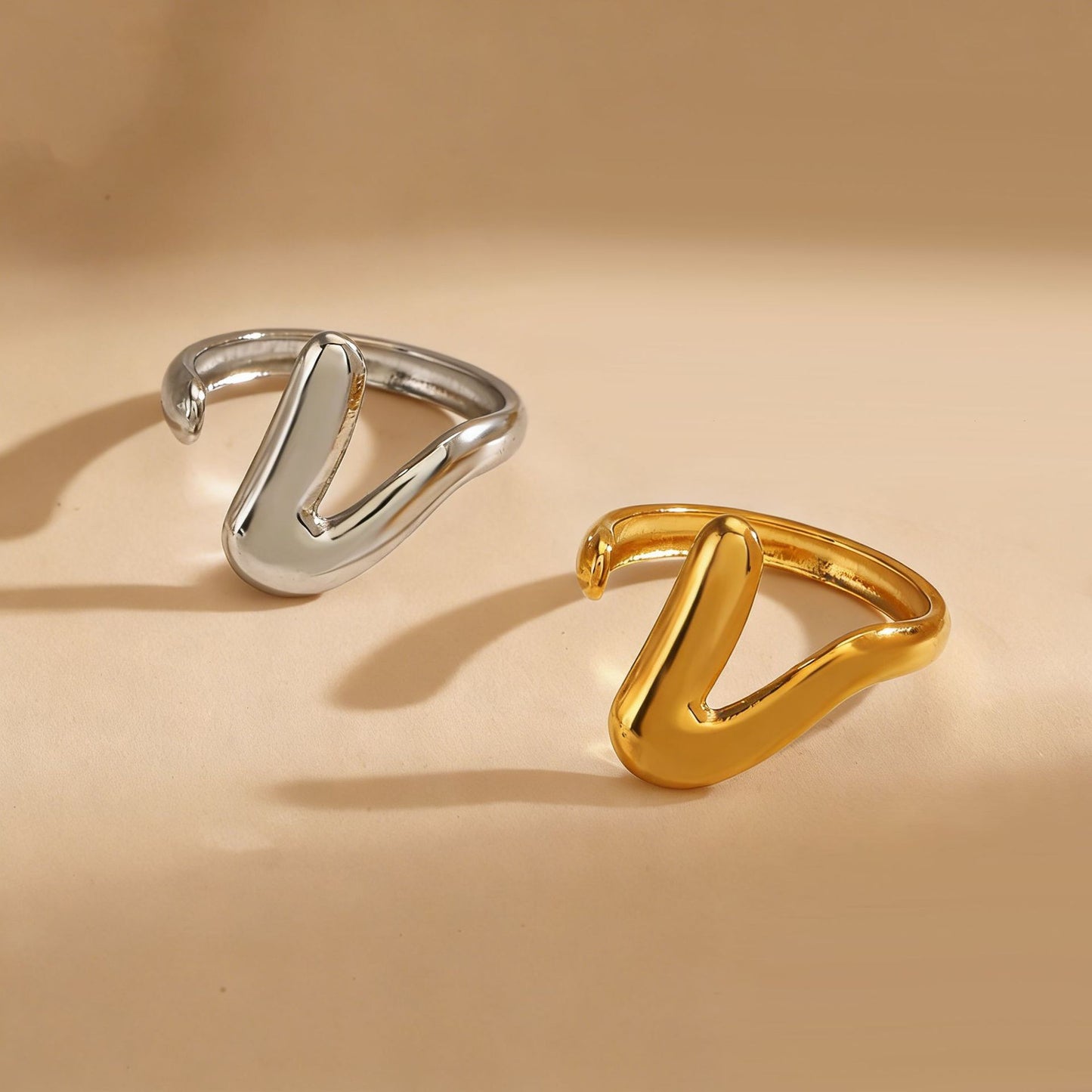 Women's V-shaped Personalized Glossy Irregular Geometric Knuckle Ring