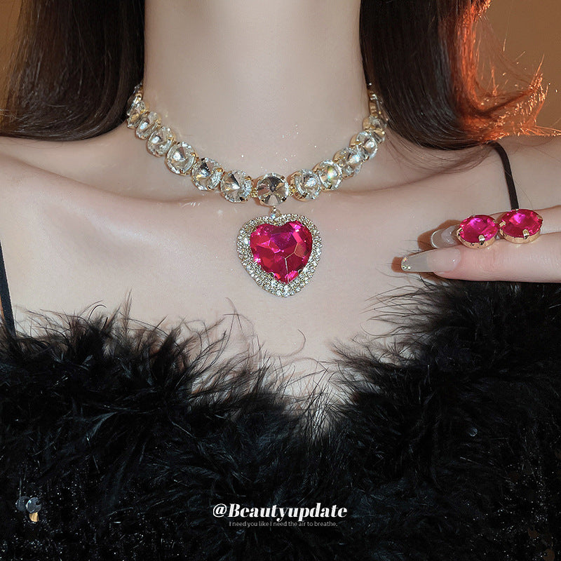 Stitching Diamond Love Heart Suite Exaggerated Design Clavicle Chain Light Necklaces