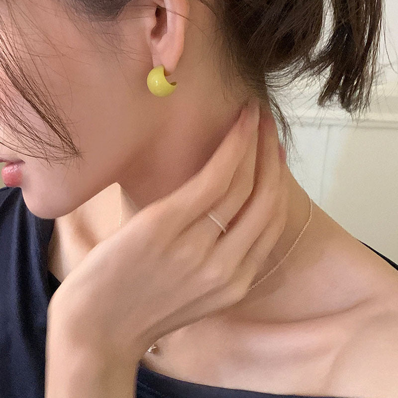 Gentle White Turmeric Drip Glazed Ball Retro Stud Earrings