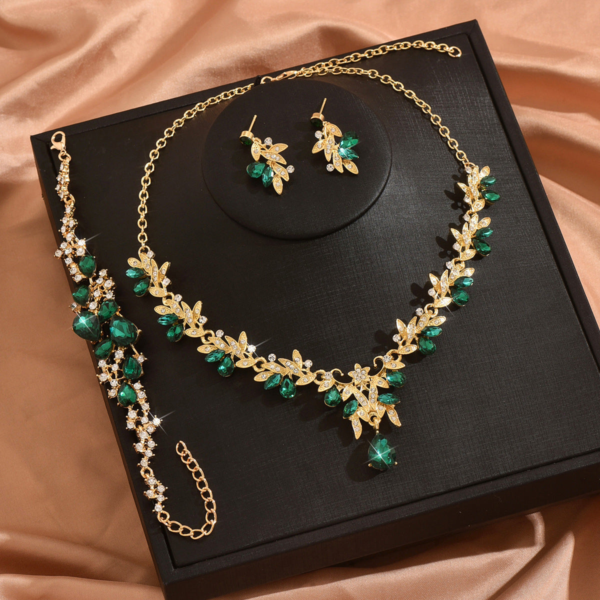 Women's Fresh Water Stringed Pearls Suite Joker Clavicle Chain Jewelry Set