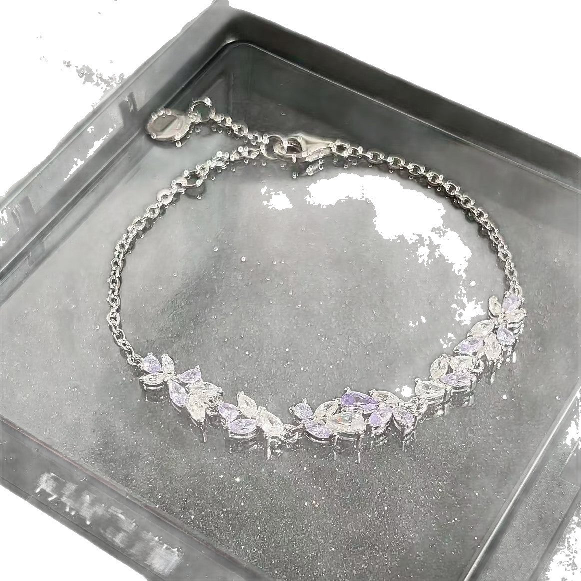 Alloy Wisteria Flower Hand Female Design Light Luxury Bracelet