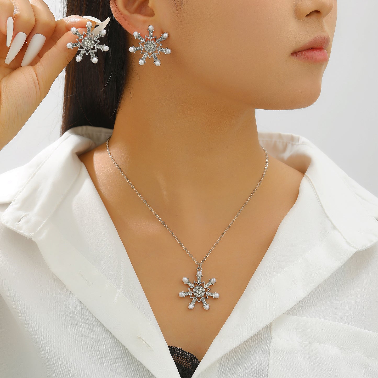 Graceful Full Diamond Alloy Snowflake Ear Valentine's Jewelry Set
