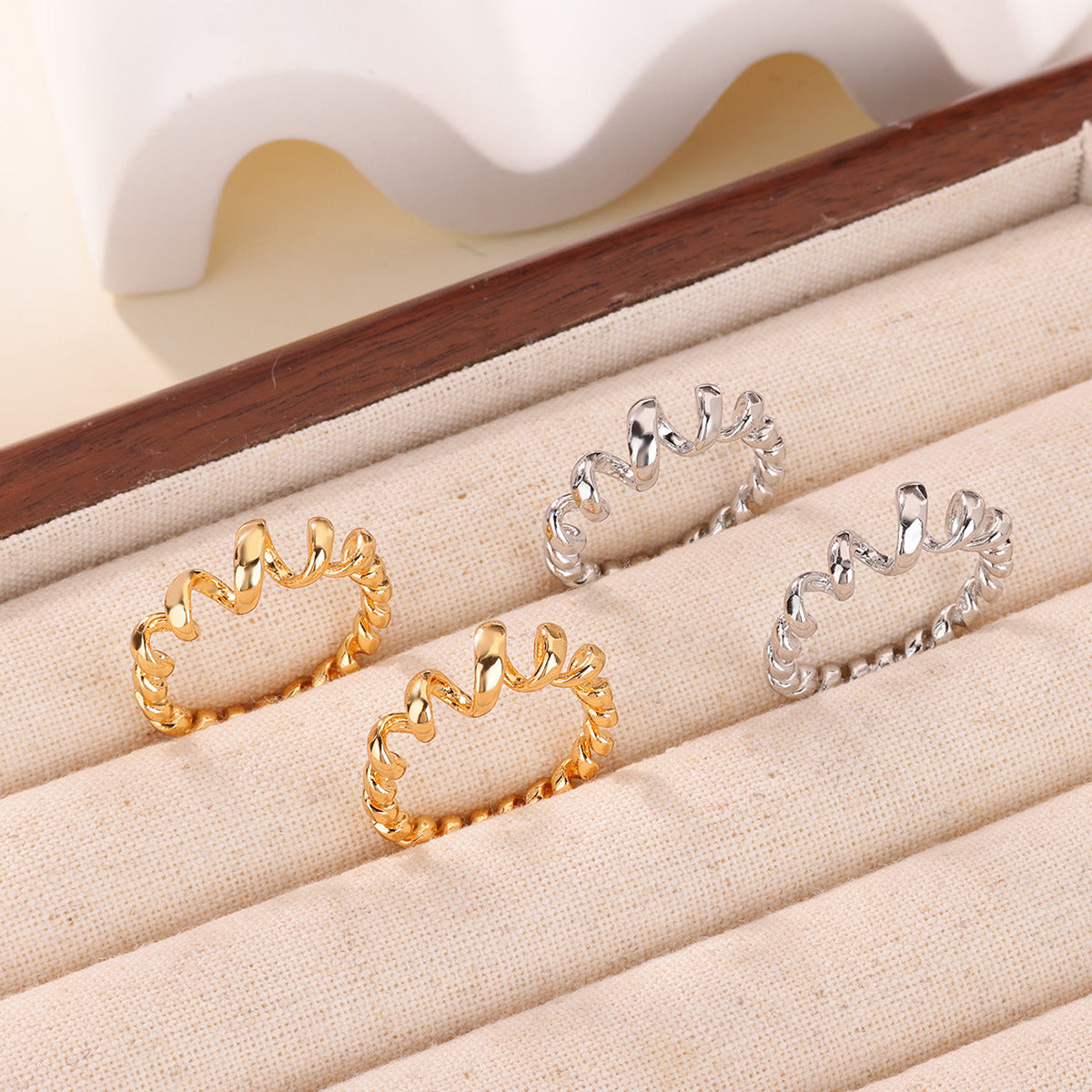 Twisted Line Design Unisex Gold-plated Simple Wave Ring
