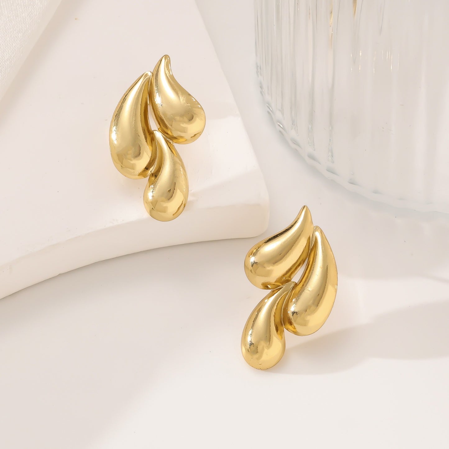 One Large Small Overlapping Stainless Steel Eardrops Gold Rings