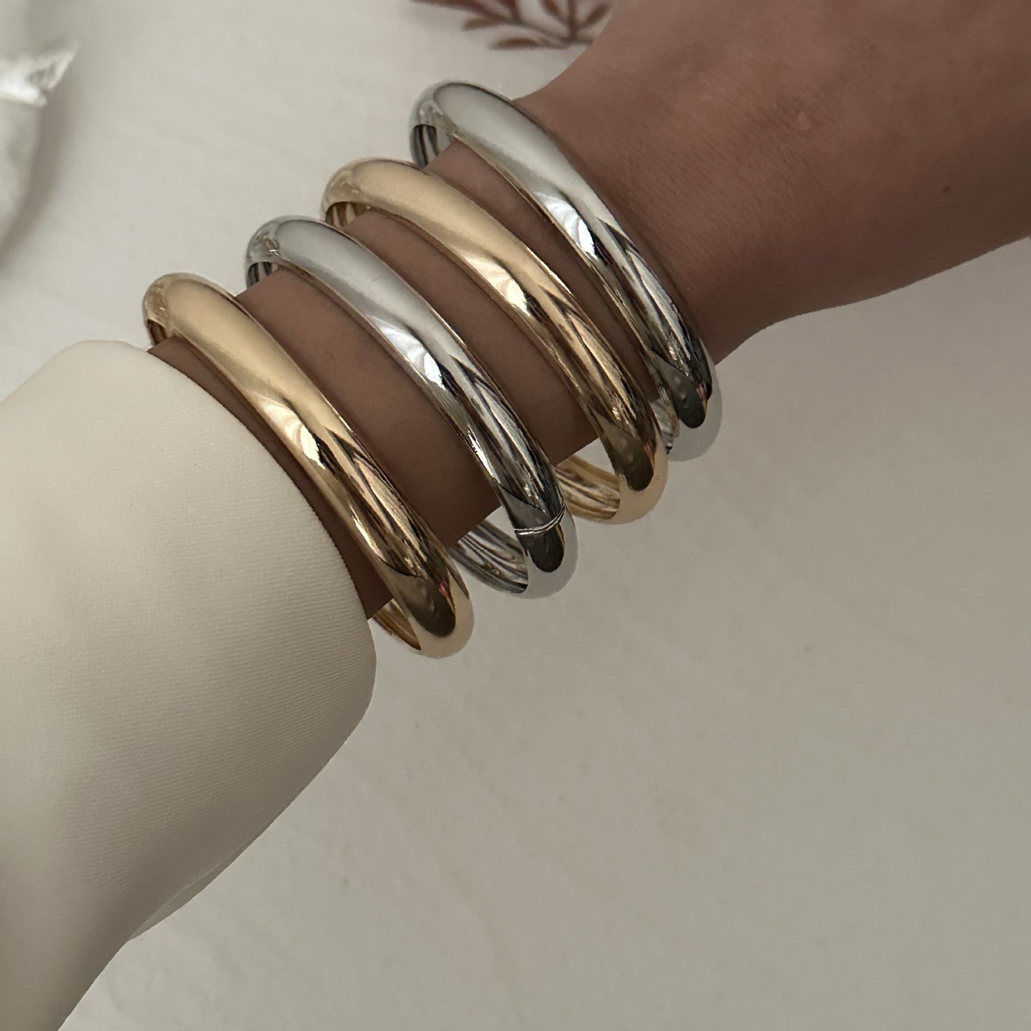 Simple Geometric Metal Sleeve Fashion Curved Bracelets