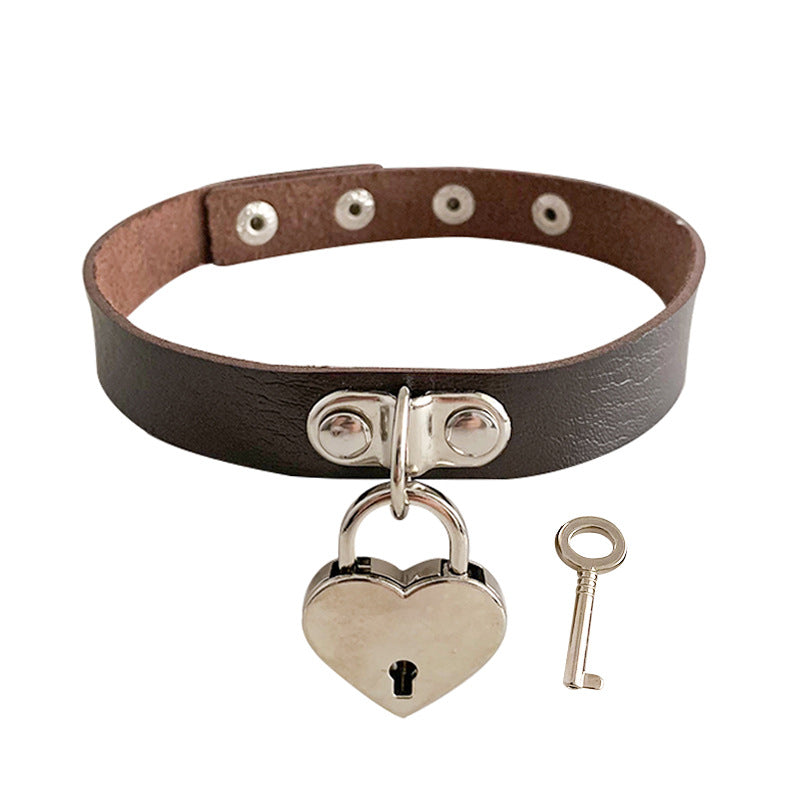 Exaggerated Peach Heart With Key Clavicle Chain Collar
