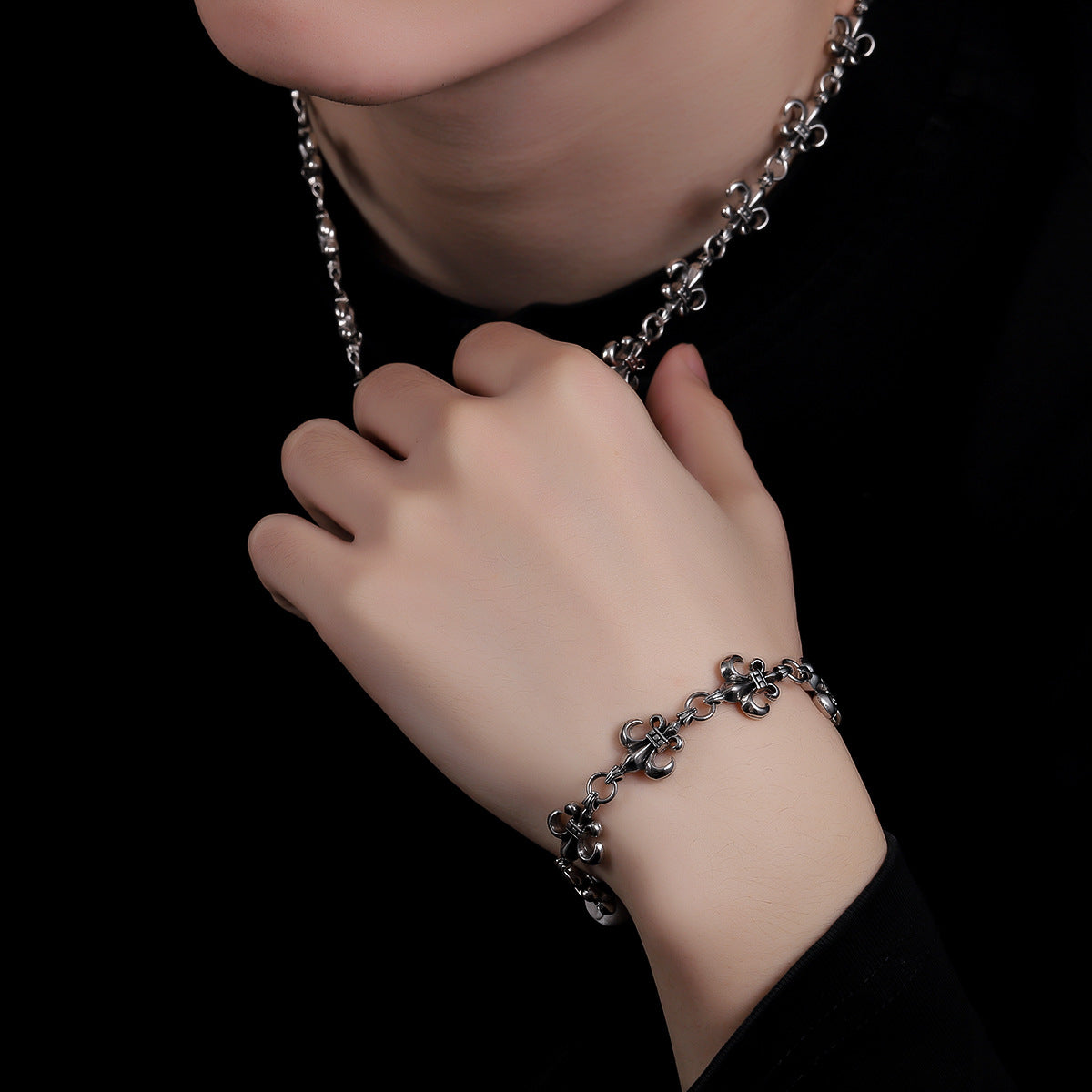 Men's Vintage Cross Fashion Trend Personality High-grade Clavicle Bracelet