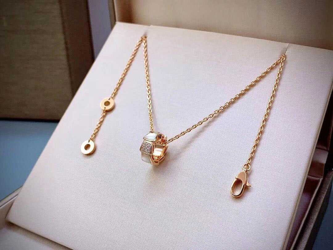 Women's High Version V Gold Snake Bone Golden White Shell Necklace