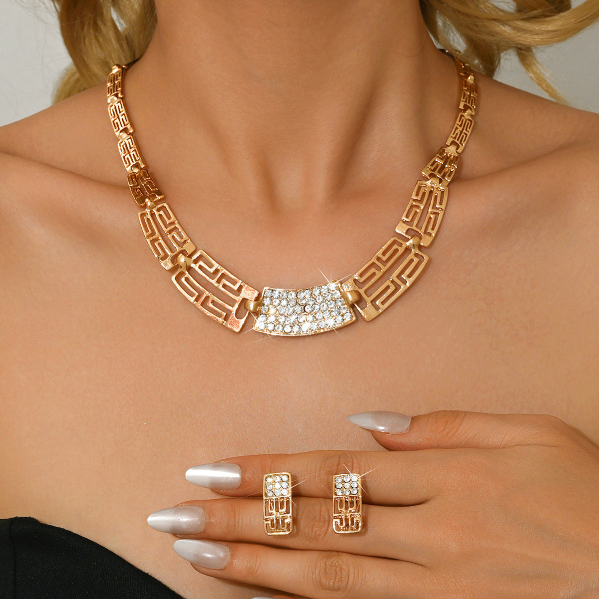 Environmental Retro Style Full Diamond Luxury Alloy Bracelets