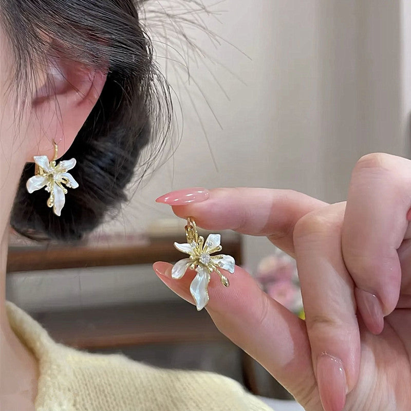 Zircon Metal Petals Ear Clip Female Temperament Light Luxury Sweet Earrings