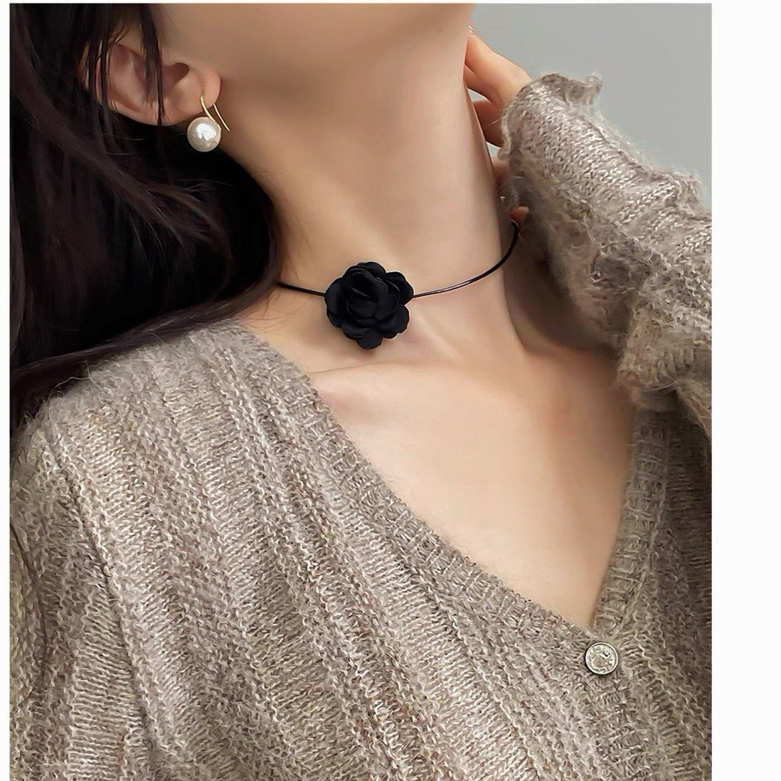 Women's Light Luxury Temperament Classic Style Fabric Flower Leather Collar