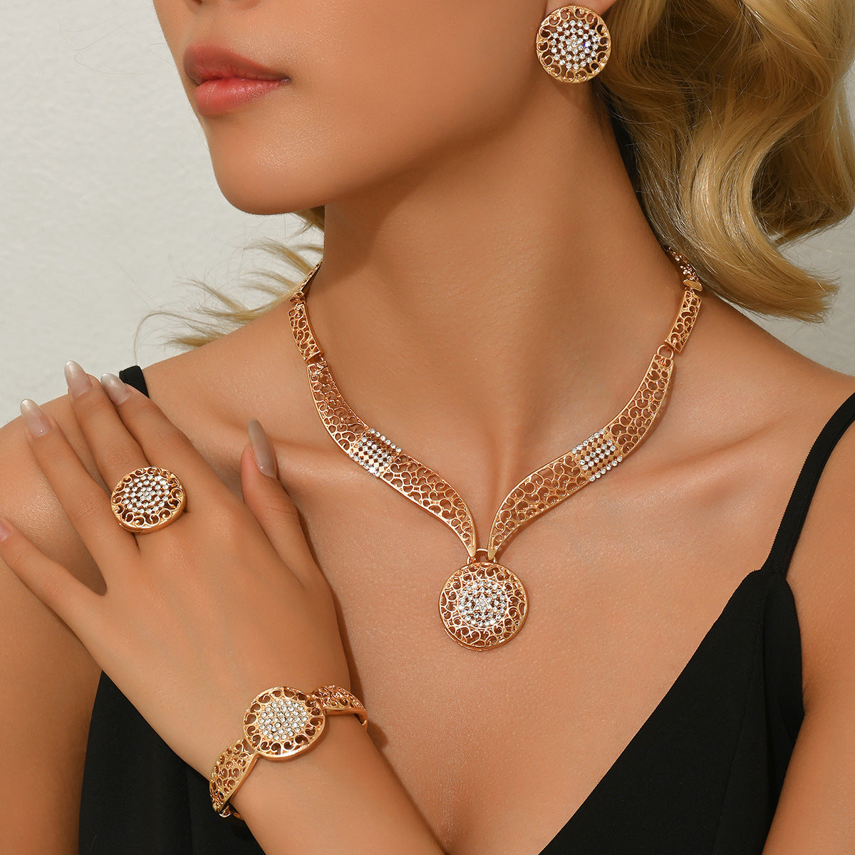 Gold Alloy Hollow Wedding Banquet High Jewelry Set