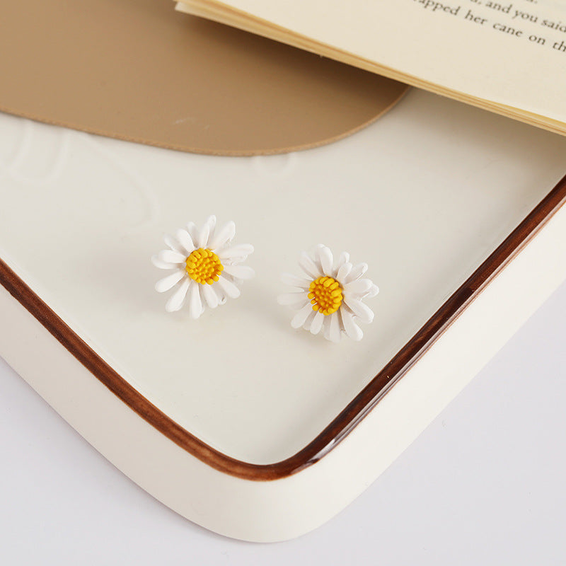Women's Sweet Little Daisy Fresh Flower Korean Style Ear Clip Sier Stud Earrings