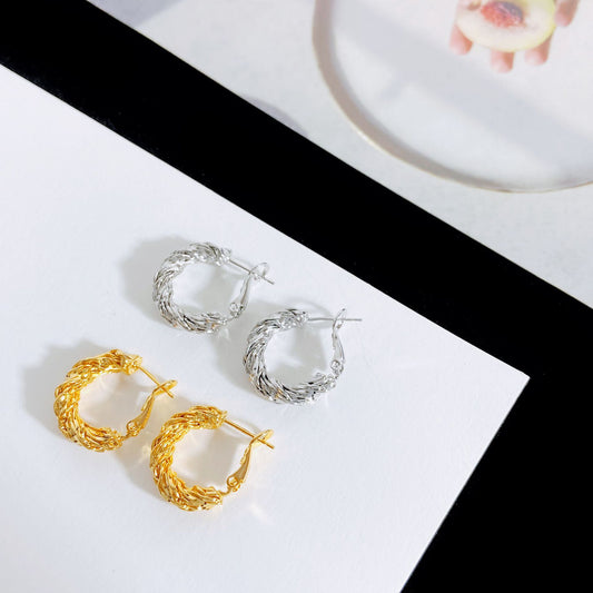 Niche Metal Twisted Ear Sier Needle Earrings