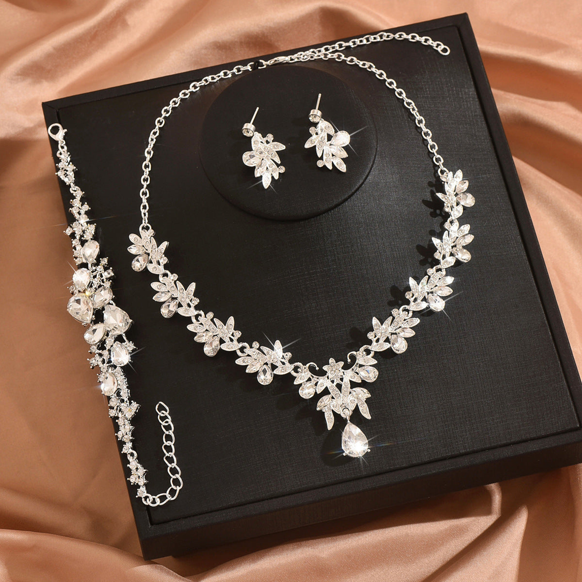 Women's Fresh Water Stringed Pearls Suite Joker Clavicle Chain Jewelry Set