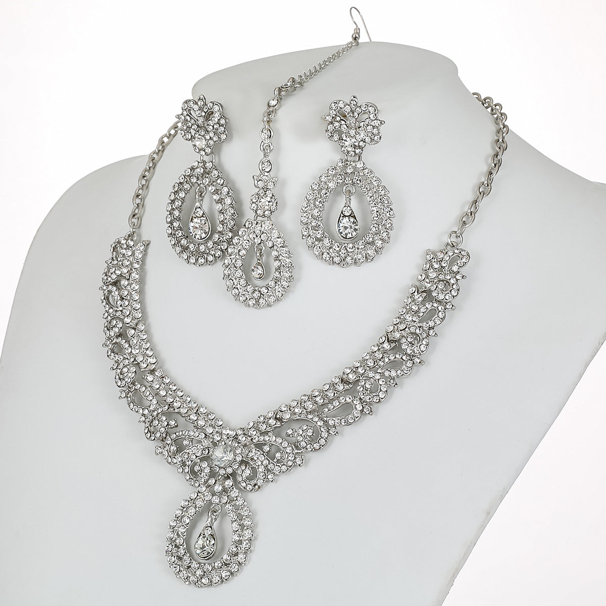 Women's High Profile Retro Luxury Crystal Banquet Formal Necklaces