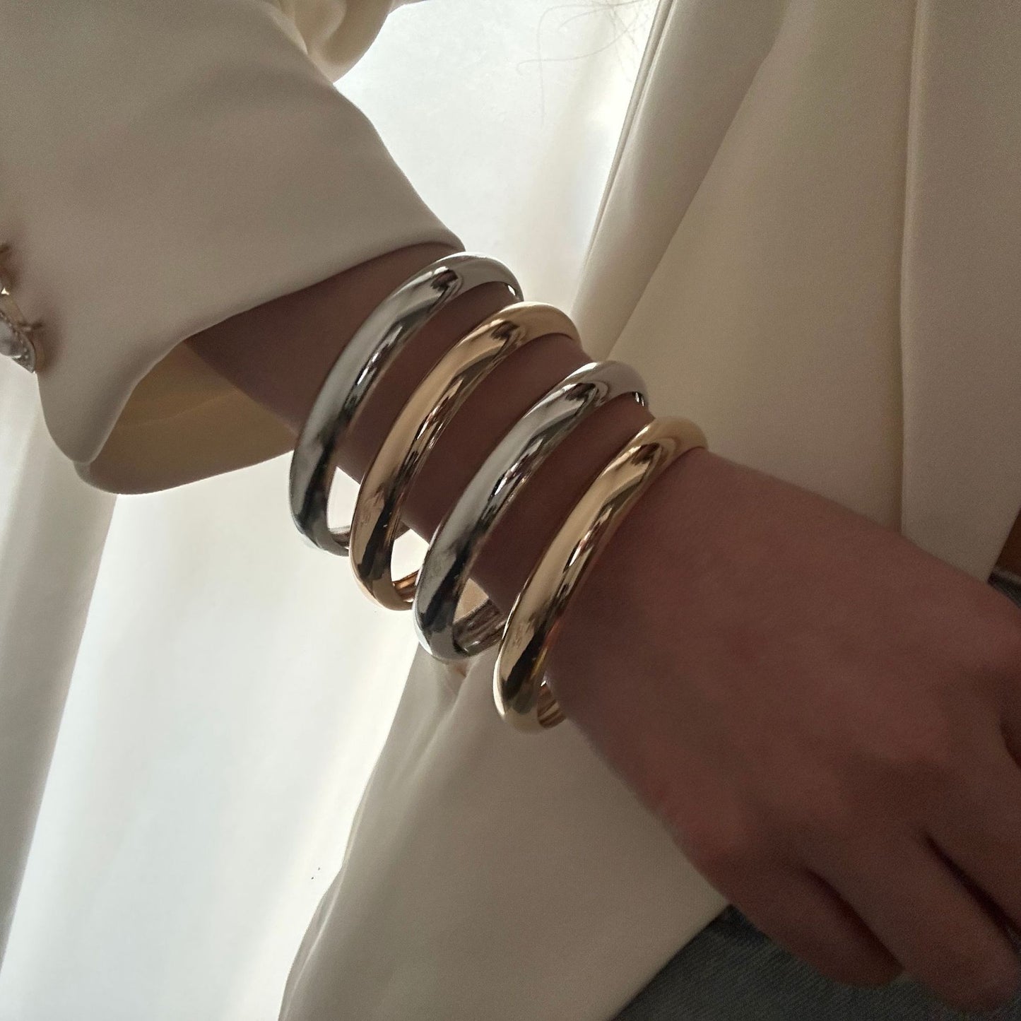 Simple Geometric Metal Sleeve Fashion Curved Bracelets