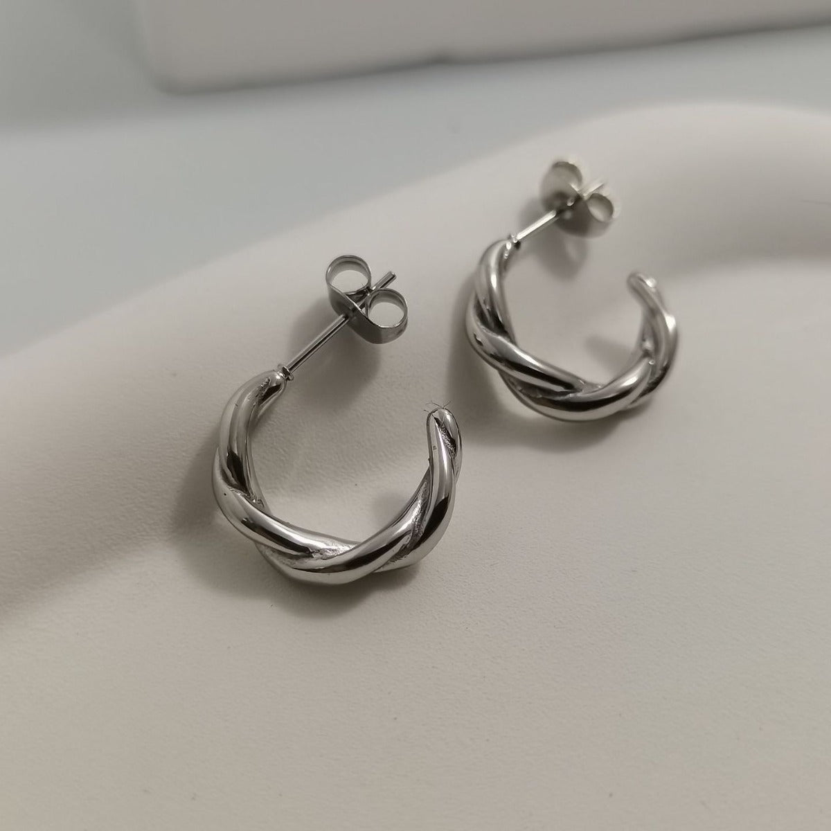 Fashionable Small Classic Style Elegant Ear Exquisite Stud Earrings