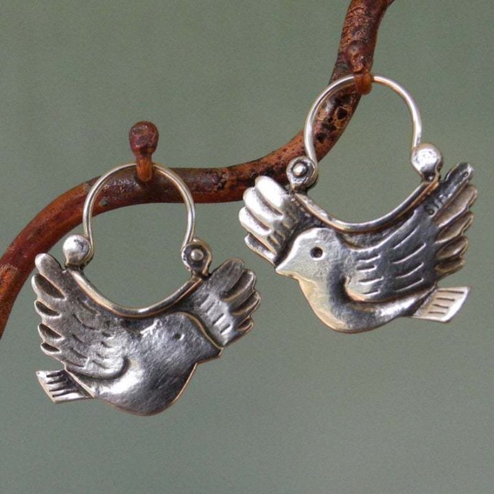 Curved Metal Ear Retro Hollow Curly Ancient Earrings