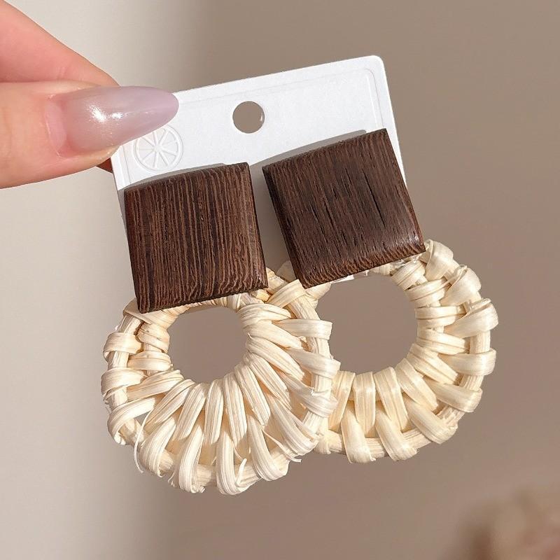 Women's Bone Niche Clips Light Luxury Elegant Stud Earrings