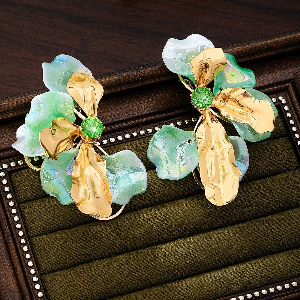 Metal Bow Magic Color Light Luxury Zircon Embellishment Earrings