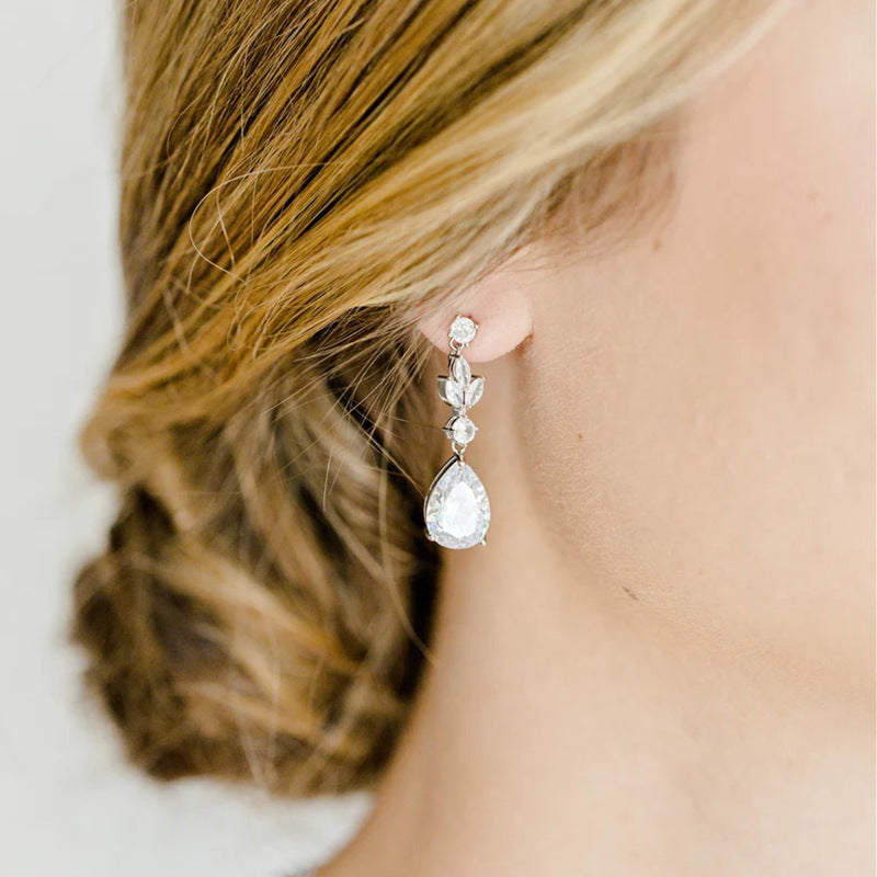 Women's Fashion Exquisite Water Drop Zircon Classic Temperament Bride Stud Earrings