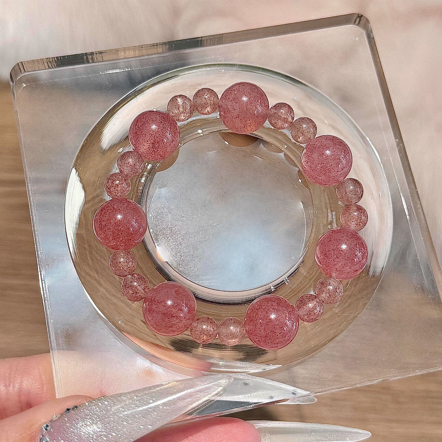 White Tea Natural Strawberry Pink Crystal Hands Female Fashion Bracelets