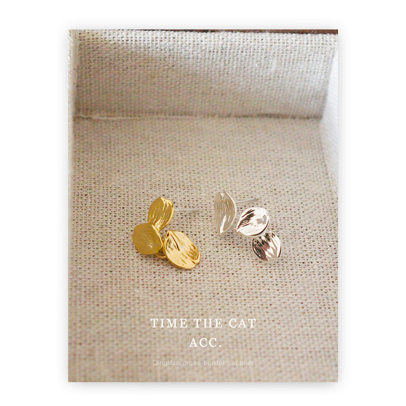 Women's French Retro Small Leaf Texture Gold Metal Niche Earrings