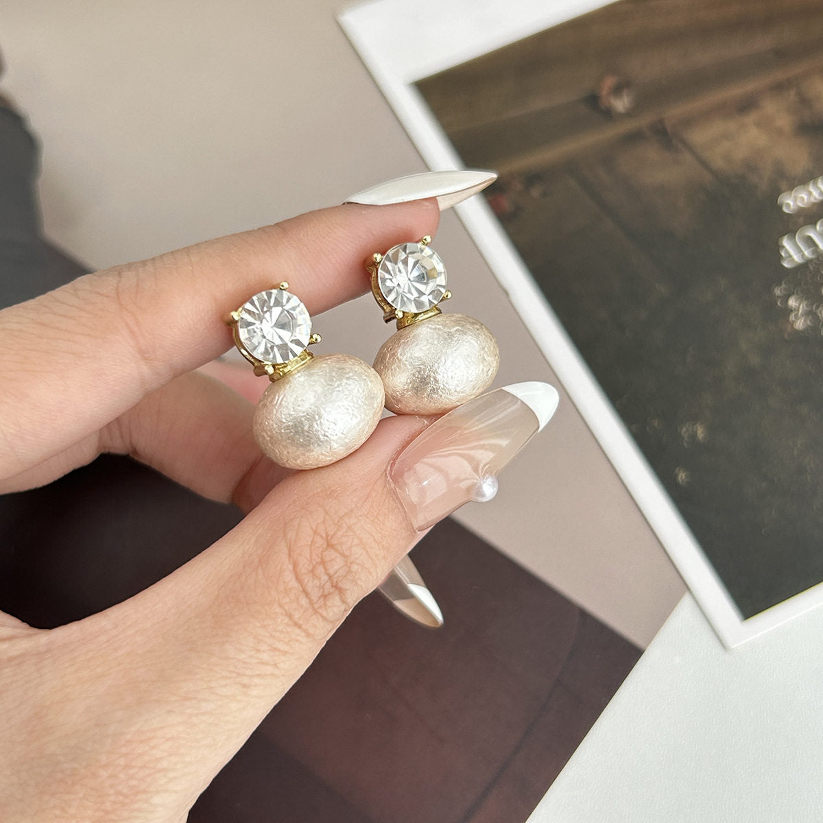 Women's Pearl Niche Design High Class Elegant Fashion Simple Stud Earrings
